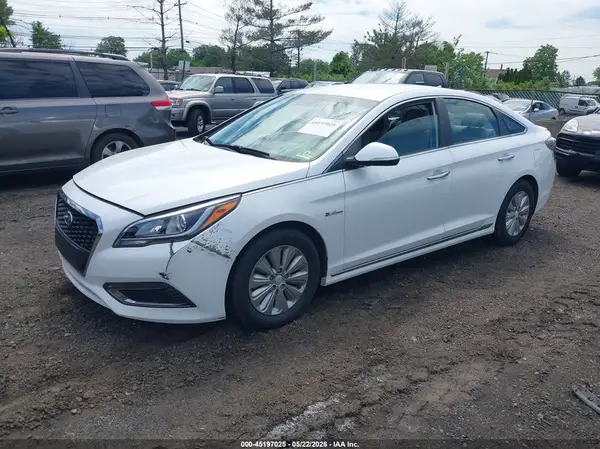 KMHE24L11GA028773 2016 HYUNDAI SONATA - Image 2