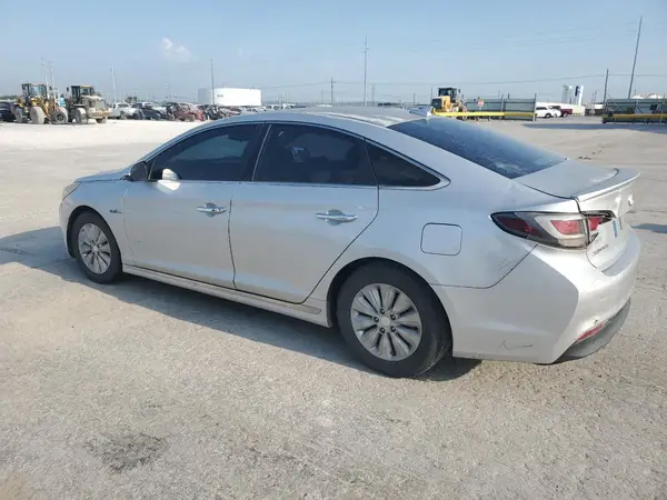 KMHE24L11GA031303 2016 HYUNDAI SONATA - Image 2
