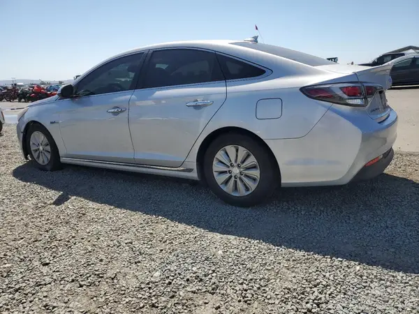 KMHE24L11GA032483 2016 HYUNDAI SONATA - Image 2