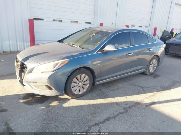 KMHE24L11GA036243 2016 HYUNDAI SONATA - Image 2