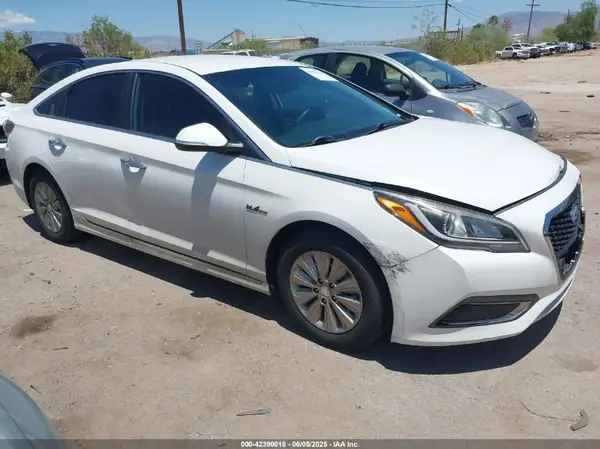 KMHE24L11GA040700 2016 HYUNDAI SONATA - Image 1