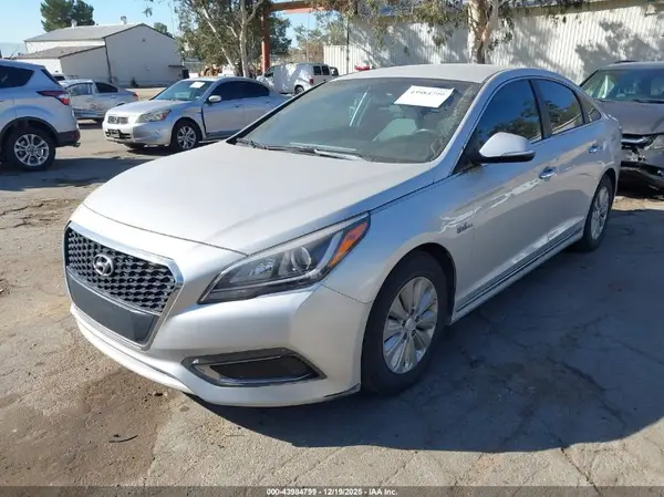 KMHE24L11GA042060 2016 HYUNDAI SONATA - Image 2