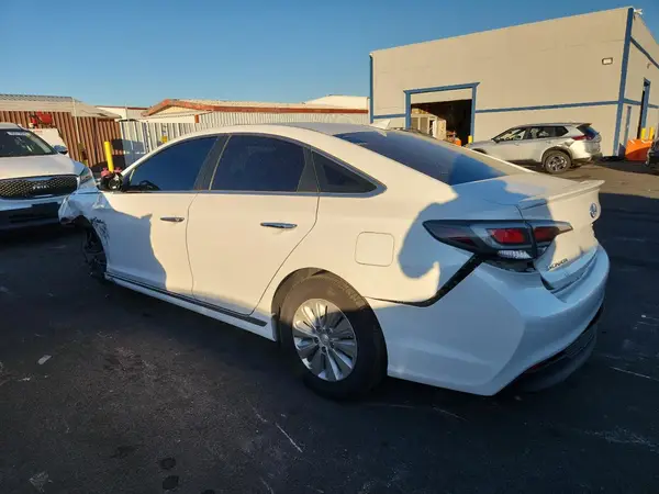 KMHE24L11HA059555 2017 HYUNDAI SONATA - Image 2