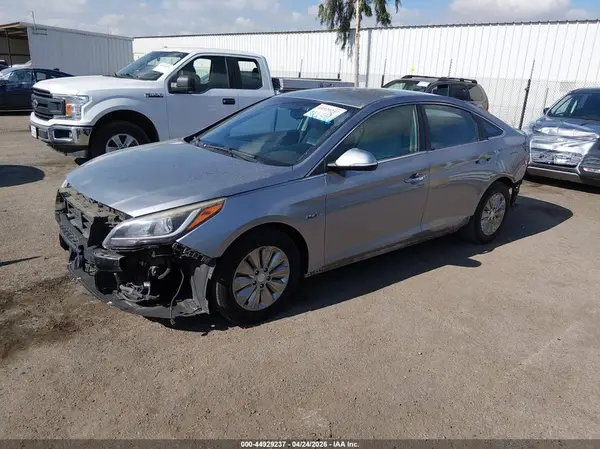 KMHE24L12GA009942 2016 HYUNDAI SONATA - Image 2