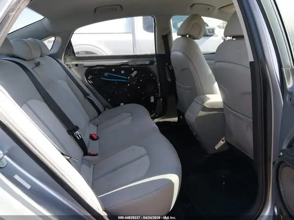 KMHE24L12GA009942 2016 HYUNDAI SONATA - Image 8