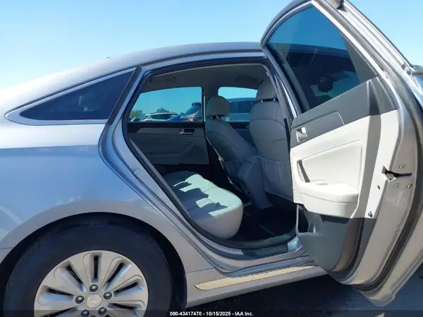KMHE24L12GA011576 2016 HYUNDAI SONATA - Image 8