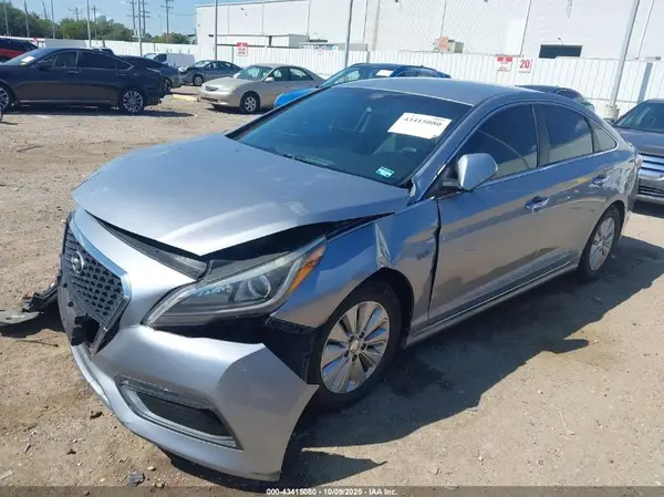 KMHE24L12GA012646 2016 HYUNDAI SONATA - Image 2
