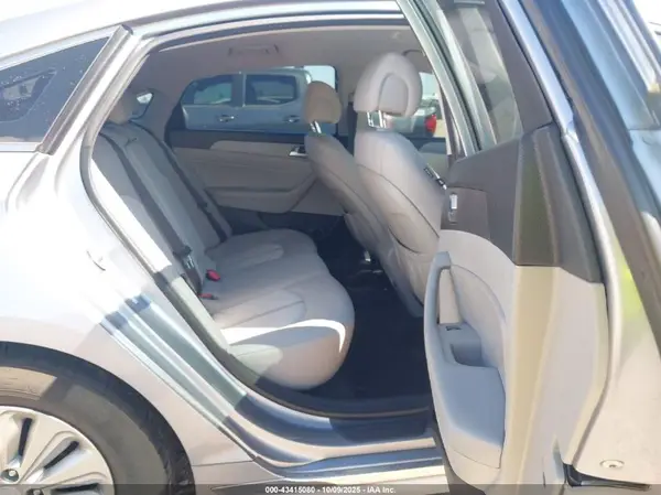 KMHE24L12GA012646 2016 HYUNDAI SONATA - Image 8