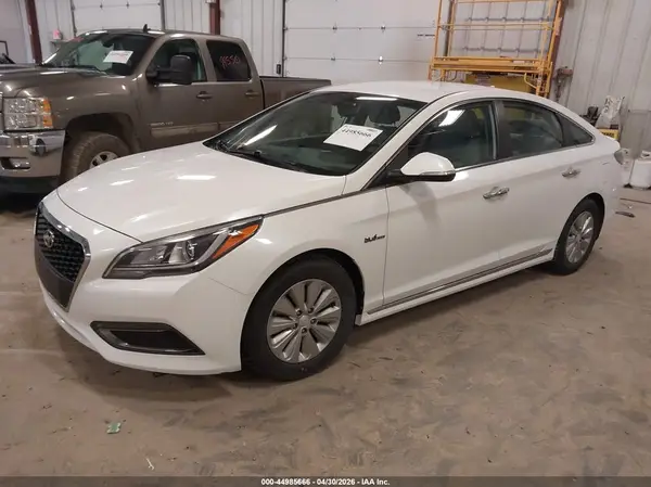 KMHE24L12GA012775 2016 HYUNDAI SONATA - Image 2
