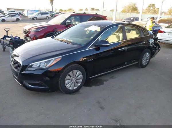 KMHE24L12GA014025 2016 HYUNDAI SONATA - Image 2