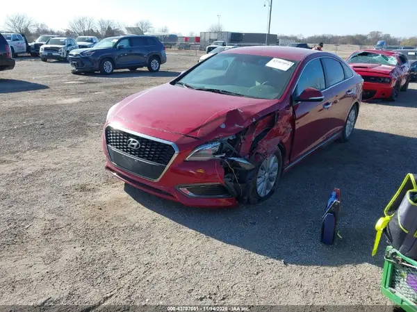KMHE24L12GA015174 2016 HYUNDAI SONATA - Image 2