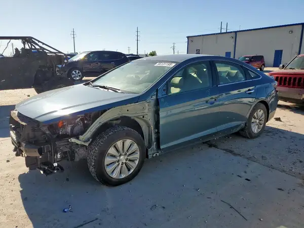 KMHE24L12GA016597 2016 HYUNDAI SONATA - Image 1