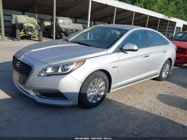 KMHE24L12GA025882 2016 HYUNDAI SONATA - Image 2