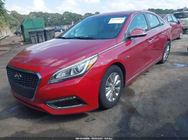 KMHE24L12GA028815 2016 HYUNDAI SONATA - Image 2