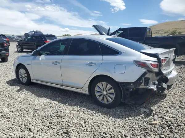 KMHE24L12GA033996 2016 HYUNDAI SONATA - Image 2