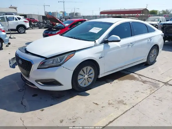 KMHE24L12GA036395 2016 HYUNDAI SONATA - Image 2