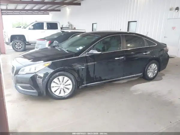 KMHE24L12GA037983 2016 HYUNDAI SONATA - Image 2