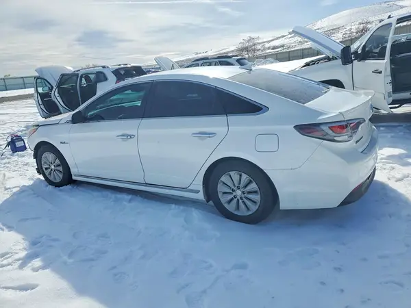 KMHE24L12GA040267 2016 HYUNDAI SONATA - Image 2