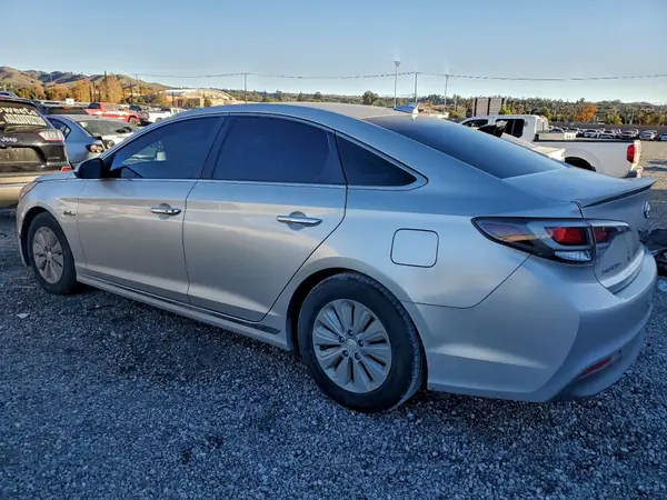 KMHE24L12GA040687 2016 HYUNDAI SONATA - Image 2