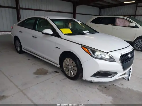 KMHE24L12HA044174 2017 HYUNDAI SONATA - Image 1
