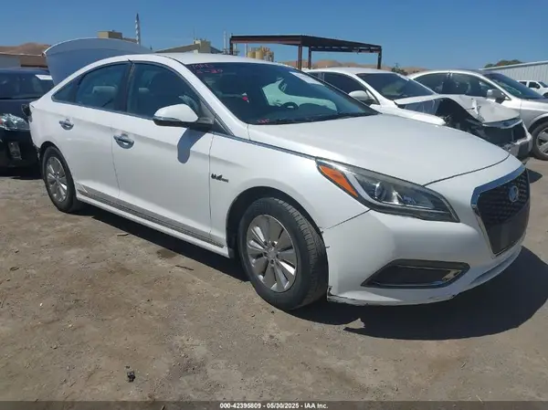 KMHE24L12HA046636 2017 HYUNDAI SONATA - Image 1
