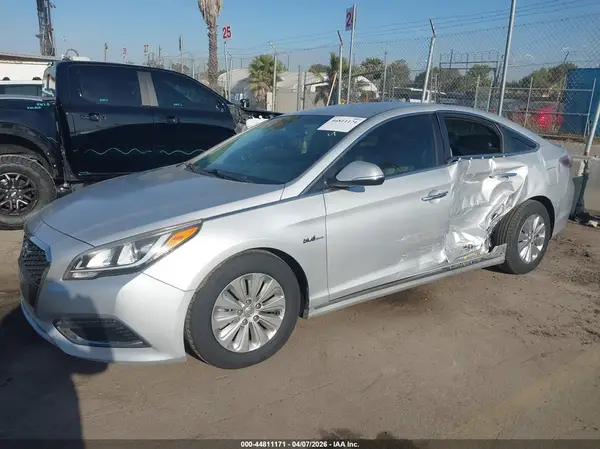 KMHE24L12HA048774 2017 HYUNDAI SONATA - Image 2