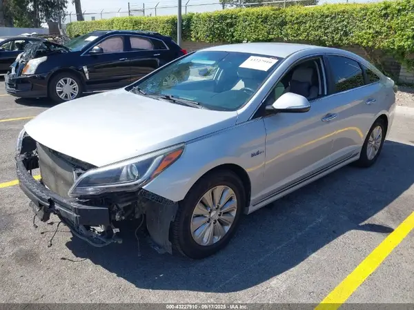 KMHE24L12HA054011 2017 HYUNDAI SONATA - Image 2