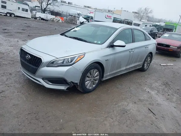 KMHE24L12HA058236 2017 HYUNDAI SONATA - Image 2