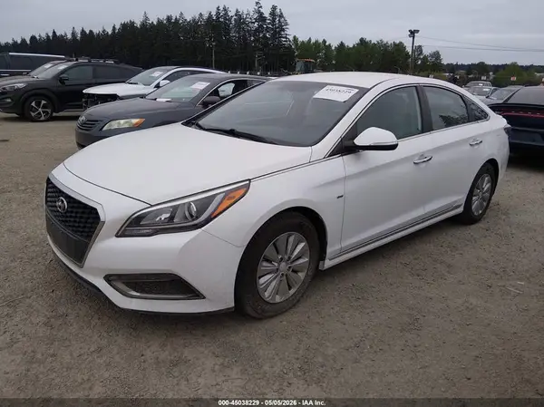 KMHE24L13GA009240 2016 HYUNDAI SONATA - Image 2