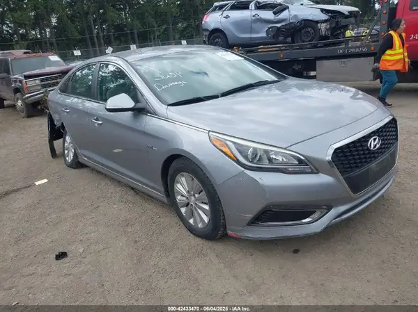KMHE24L13GA011389 2016 HYUNDAI SONATA - Image 1