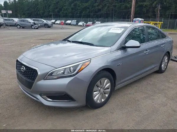 KMHE24L13GA011389 2016 HYUNDAI SONATA - Image 2
