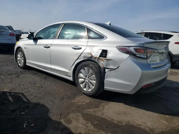 KMHE24L13GA012493 2016 HYUNDAI SONATA - Image 2