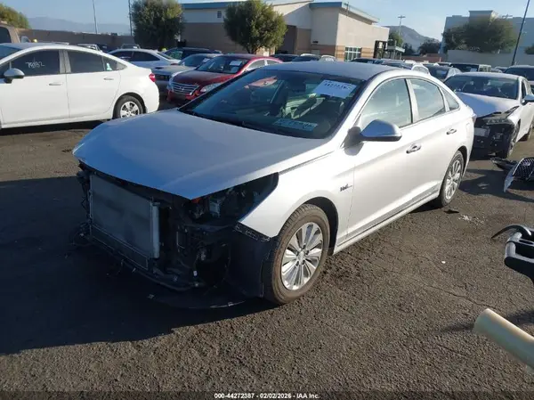KMHE24L13GA013997 2016 HYUNDAI SONATA - Image 2