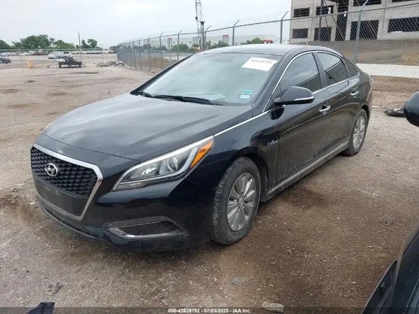 KMHE24L13GA015281 2016 HYUNDAI SONATA - Image 2