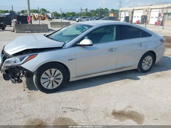 KMHE24L13GA023610 2016 HYUNDAI SONATA - Image 2