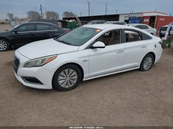 KMHE24L13GA025423 2016 HYUNDAI SONATA - Image 2