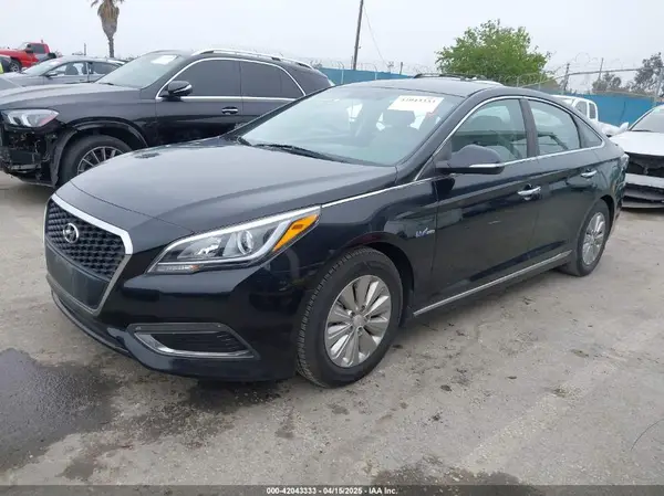 KMHE24L13GA027768 2016 HYUNDAI SONATA - Image 2