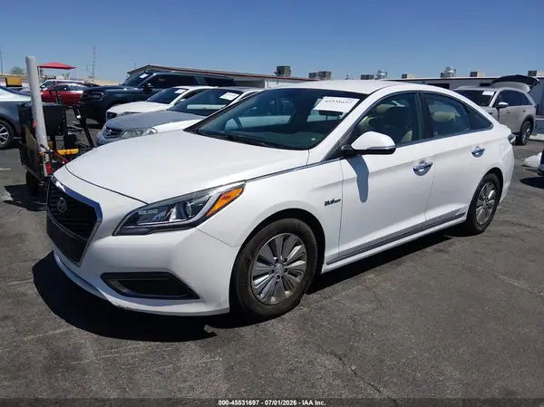 KMHE24L13GA027897 2016 HYUNDAI SONATA - Image 2