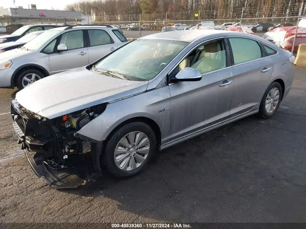 KMHE24L13GA030119 2016 HYUNDAI SONATA - Image 2
