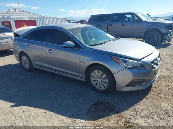 KMHE24L13GA031979 2016 HYUNDAI SONATA - Image 1