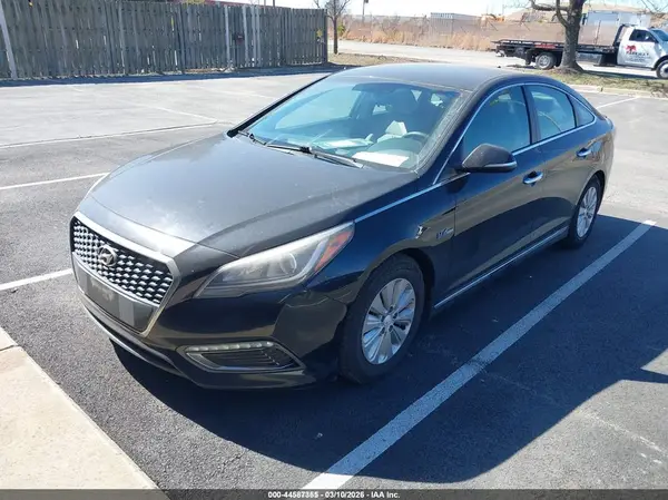 KMHE24L13GA038995 2016 HYUNDAI SONATA - Image 2
