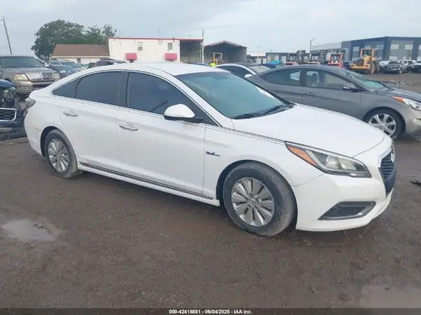 KMHE24L13GA041511 2016 HYUNDAI SONATA - Image 1