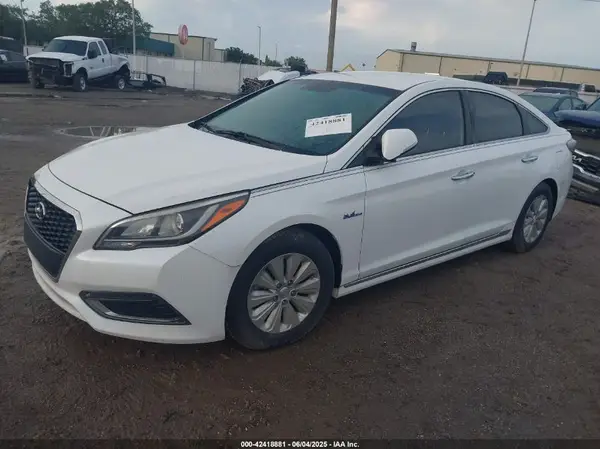 KMHE24L13GA041511 2016 HYUNDAI SONATA - Image 2