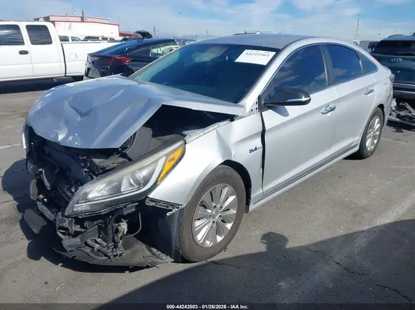 KMHE24L13HA046001 2017 HYUNDAI SONATA - Image 2