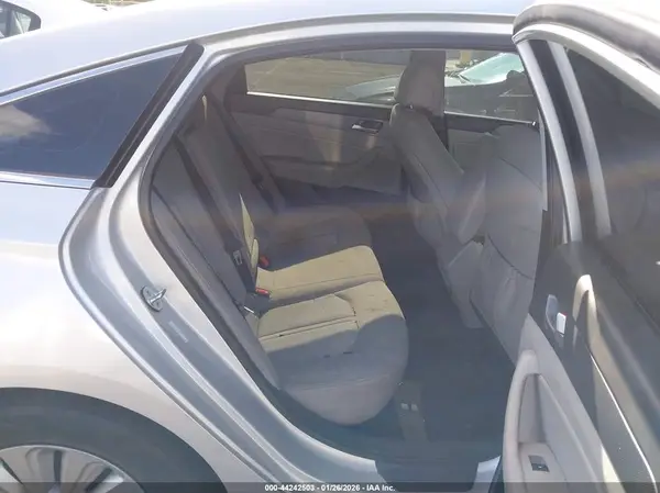 KMHE24L13HA046001 2017 HYUNDAI SONATA - Image 8