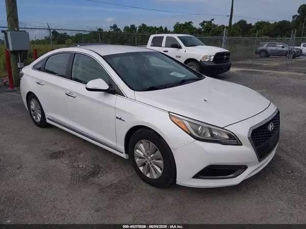 KMHE24L13HA046127 2017 HYUNDAI SONATA - Image 1