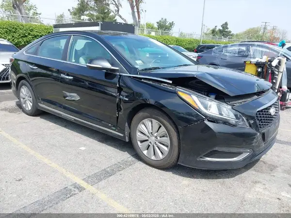 KMHE24L13HA046824 2017 HYUNDAI SONATA - Image 1