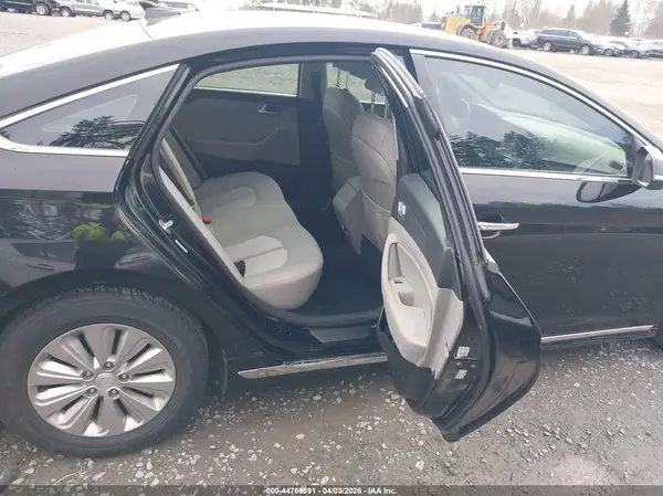 KMHE24L13HA051635 2017 HYUNDAI SONATA - Image 8