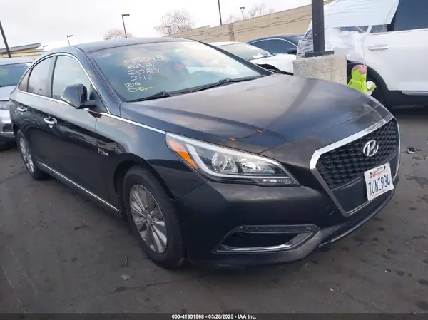 KMHE24L13HA055104 2017 HYUNDAI SONATA - Image 1