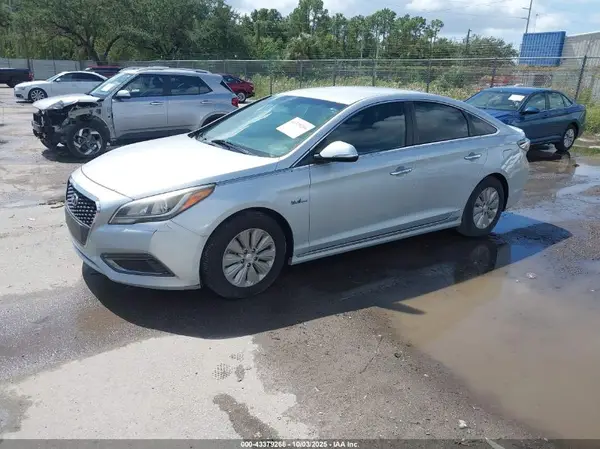 KMHE24L13HA056124 2017 HYUNDAI SONATA - Image 2